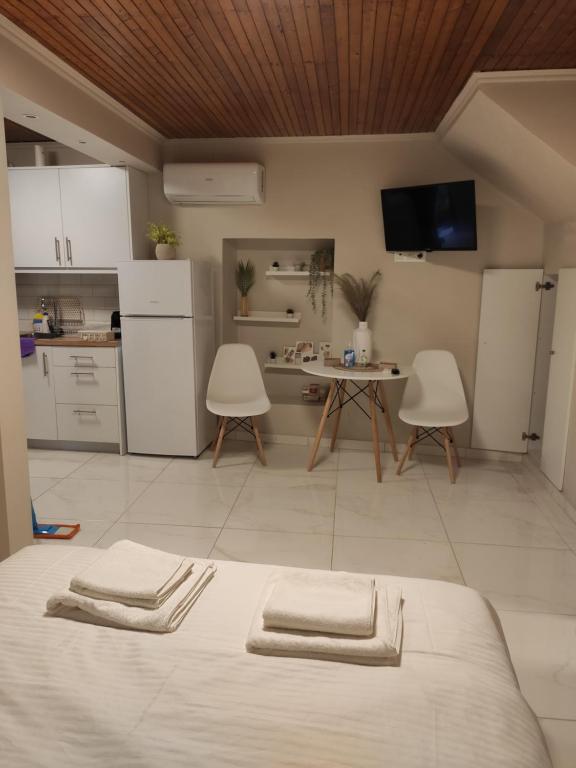 Bedroom and kitchen at Elise Corfu City Apartment