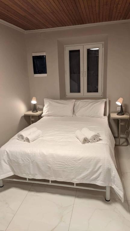 Double bed prepared with fresh linen and towels