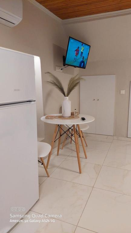 Dining table, television and air conditioning in the main room